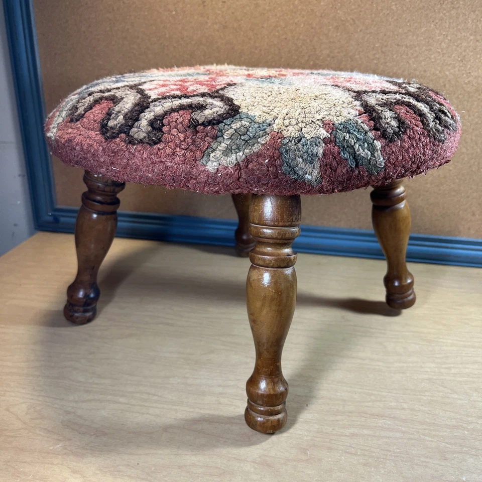 Taburete de pie tapiz perforador aguja superior alfombra vintage con patas de madera Foto 3 de 4