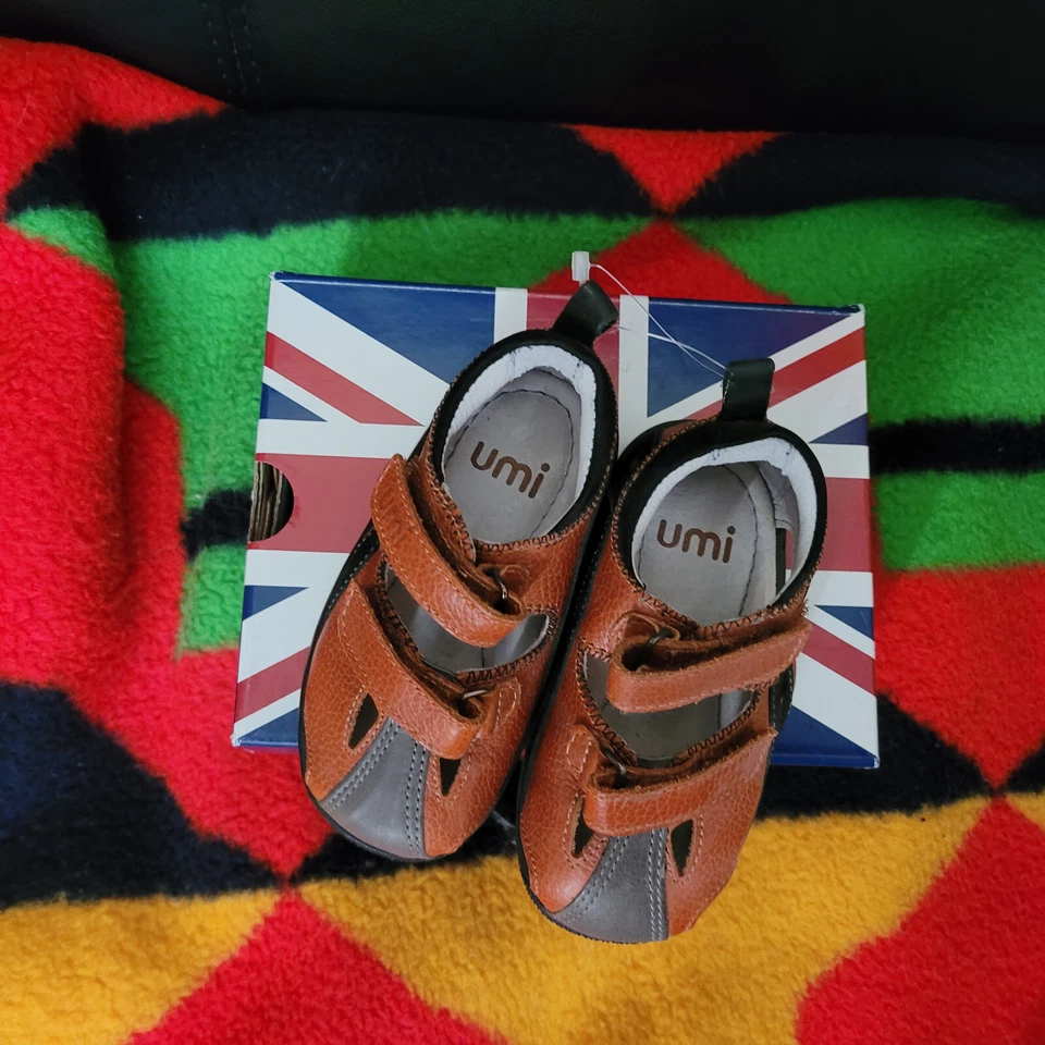 Zapatos UMI Niños Cuero Marrón y Negro Nuevos Talla Juvenil 5.5 (21 Talla Europea) Foto 3 de 3