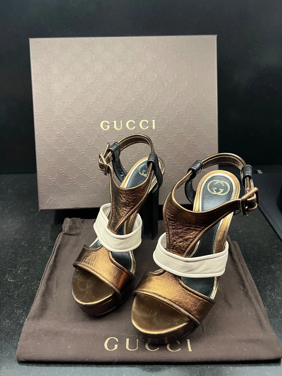 Chaussures Gucci femme taille US 7 et EU 37