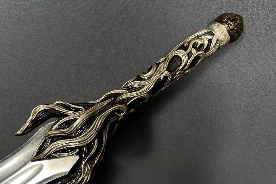 Espada Jian China Hecha a Mano Afilada Doble Borde Damasco Doblada Acero Latón y Plata Foto 4 de 4