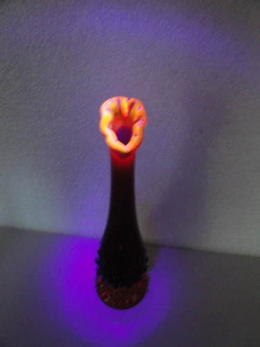 Fenton?? Amberina Hobnail Bud Swung Vase 8.75" Tall - UV Reactive