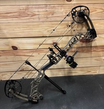 Mathews VXR 31.5 Compound Bow with accessories  – Ambush Green – Right Handed