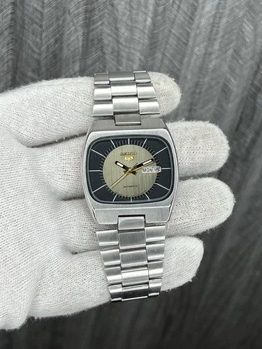 Vintage Seiko 5 Automatic 6309-6010 Square 21 Jewels Day/Date Men’s Wristwatch.