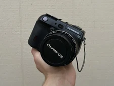 Olympus C-8080 Wide Zoom Digital Camera w/ Lens Cap, 3x Batteries, & Strap