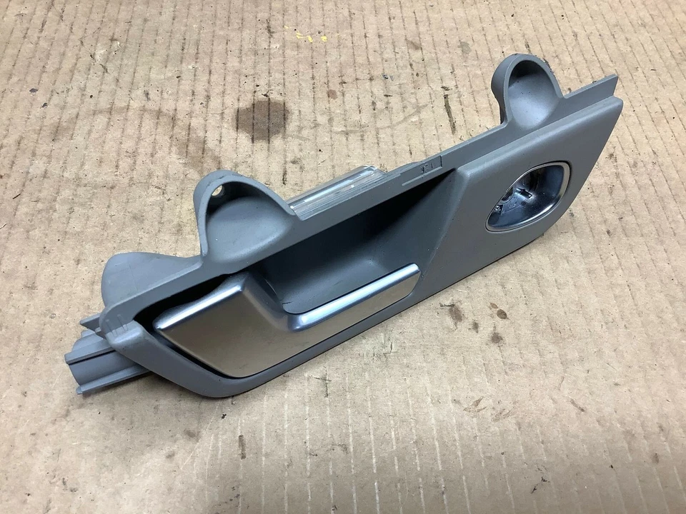 AUDI A4 B7 2007 sedán quattro trasero izquierdo lado del conductor interior manija de puerta OEM+ Foto 2 de 4