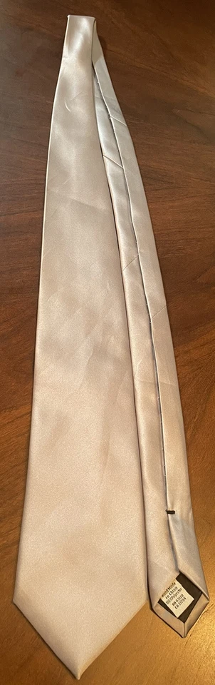 Geoffrey Beene Gray Hand Made 100% Polyester Men’s Neck Tie Made In China - Image 3 of 4