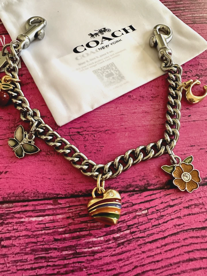 Cadena de extensión Coach Motif con dijes limitados Foto 4 de 4