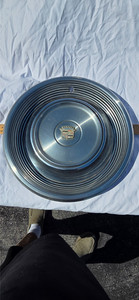 VINTAGE ORIGINAL 1960s CADILLAC HUBCAP / WHEEL COVER - VERY NICE !