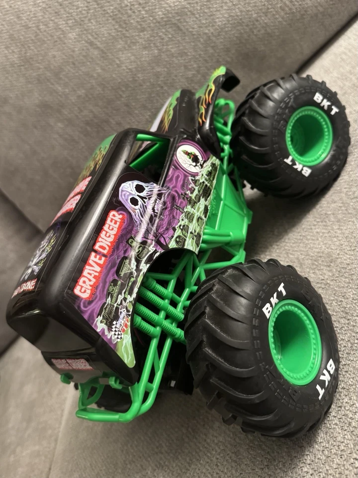 Monster Jam Grave Digger RC Truck Spin Master BKT Tires w/Remote 66801 Tested - Image 4 of 4