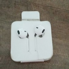 Apple White Wired In-Ear Earbuds, On-Cable Mic, USB Connectivity - Used