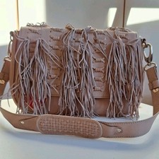 Borsa borsetta a spalla con frange.