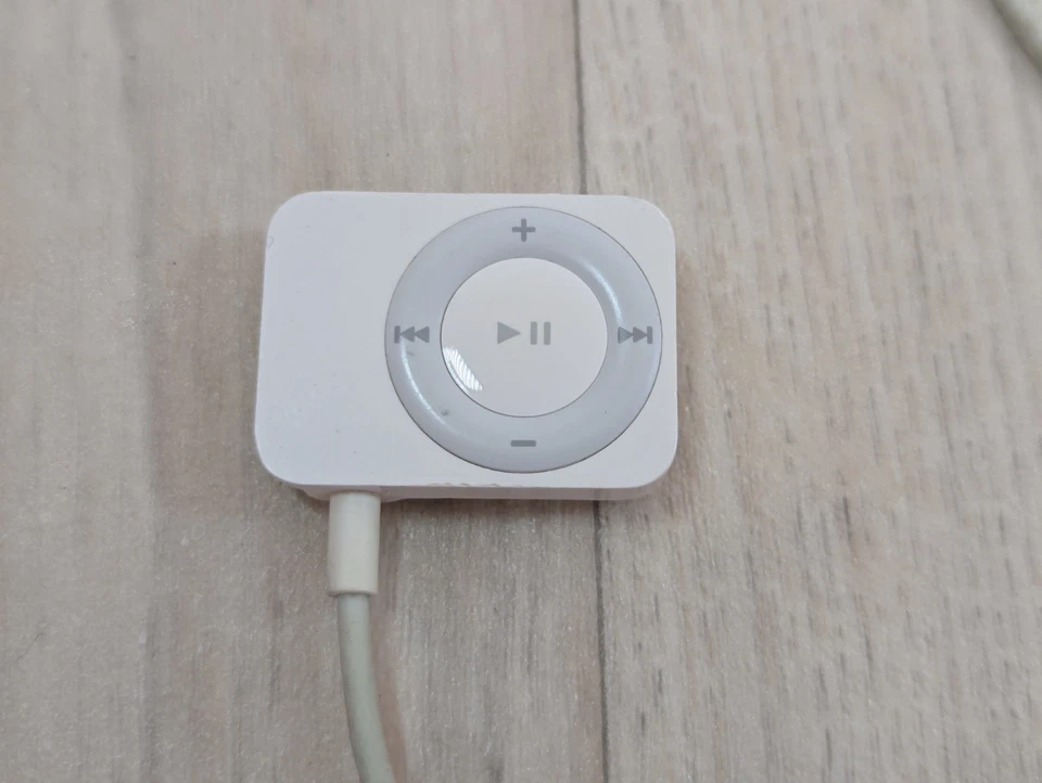 Apple iPod A1187 FM Radio Remote 2007 Collectible 4th Gen Mini White D233 - Image 2 of 3