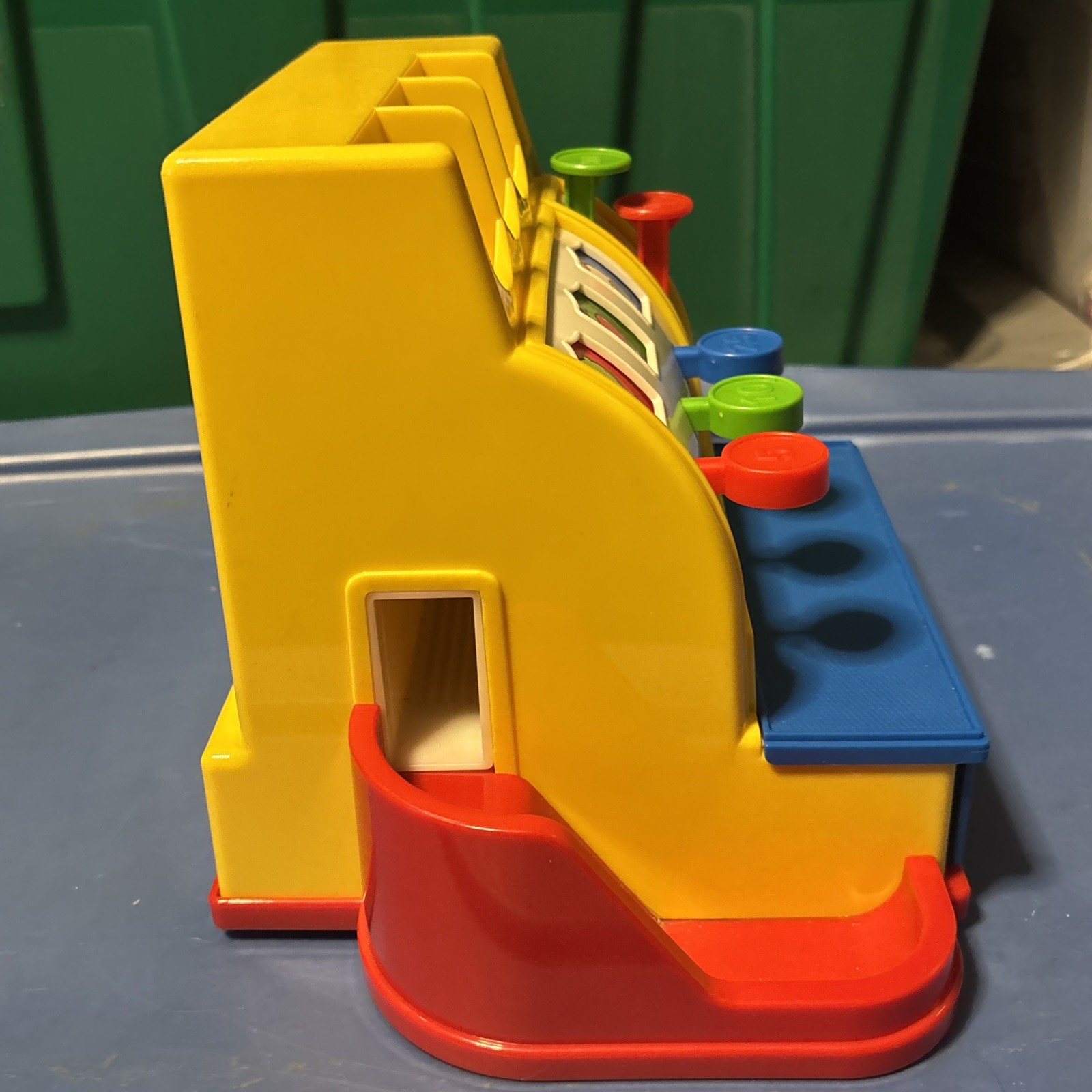 как выглядит Fisher Price 2015 Cash Register Play Pretend Classics Retro w 2 Coins фото