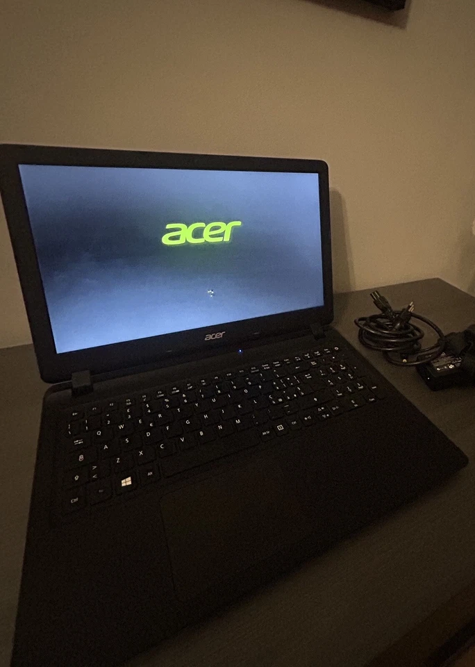 Vendo pc portatile usato.Modello: ACER ES1-523-26SO. Anno 2016 - Immagine 3 di 4