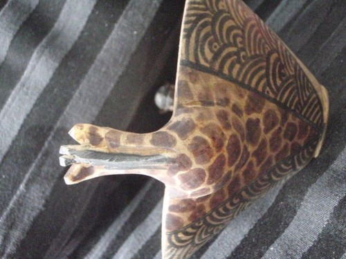VINTAGE AFRICAN WOOD ART BOWL ZEBRA & GIRAFFE HEAD HANDLES HAND CARVED PAINTED - Picture 10 of 13