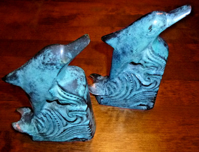 Schöne Vintage Buchstützen Delfin Messing blau grau in sehr gutem Zustand