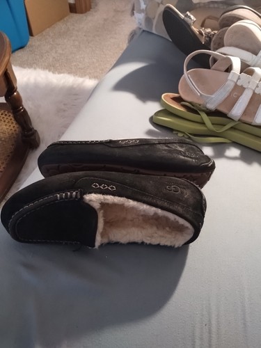UGg MEN NAVY SUEDE SLIPPERS SIZE 8.5 - Picture 3 of 5