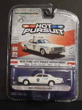 1977 Plymouth Fury NYPD Auxiliary White Greenlight Hot Pursuit 1/64 MIP 2017