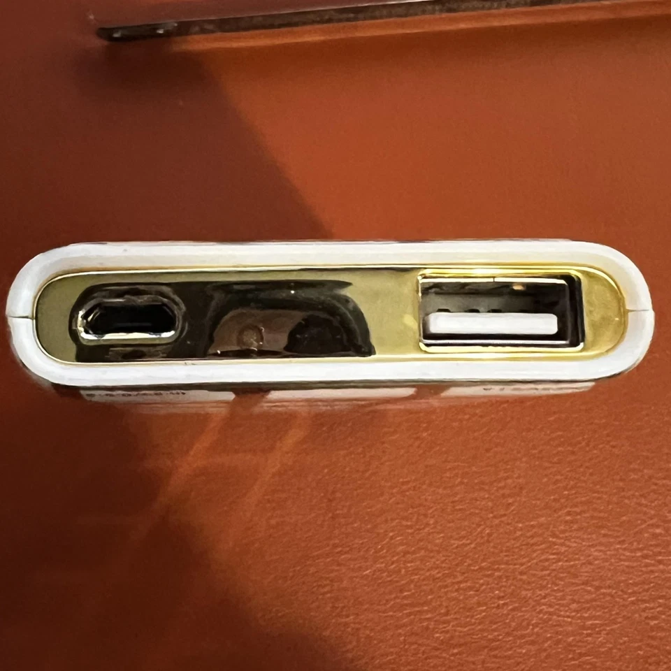 Kate Spade Portable Charger Power Bank White Gold Grid 4000mAh 2010s - Image 3 of 3