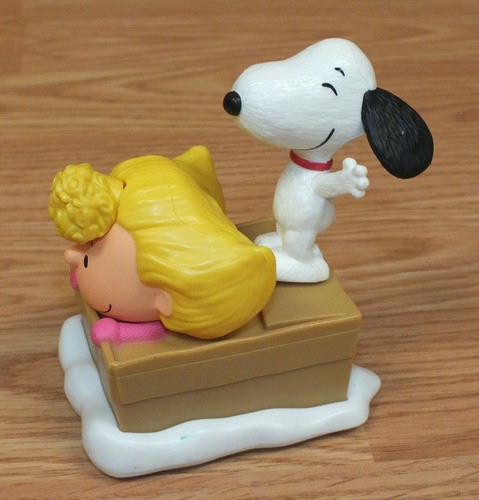 2015 Fox McDonald's Peanuts Snoopy & Lucy Snow Sledding Collectible Toy Only - Picture 4 of 6
