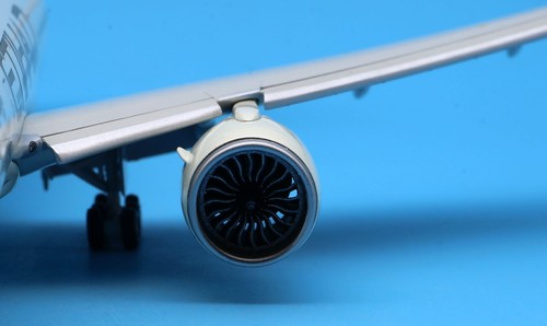 Avión diecast JC Wings 1:200 Etihad Airways B777-200LR modelo A6-LRB solapa hacia abajo - Imagen 11 de 13