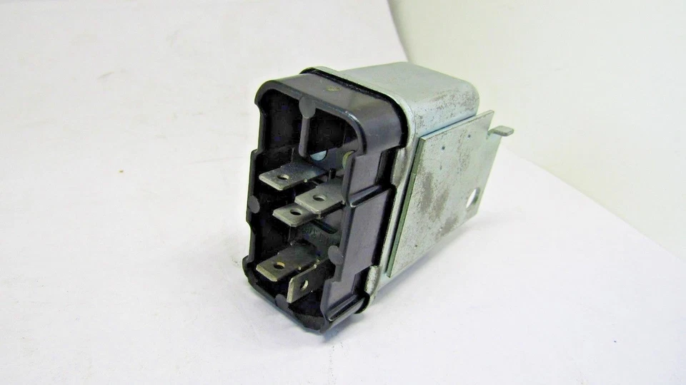 Anti-Dieseling Relay BWD R652 ORIGINAL MOPAR 3747939 - Image 2 of 3
