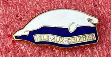 T10 Pins CANADA St Laurent L'ISLE AUX COUDRES Whales BELUGA Souvenir Lapel pine