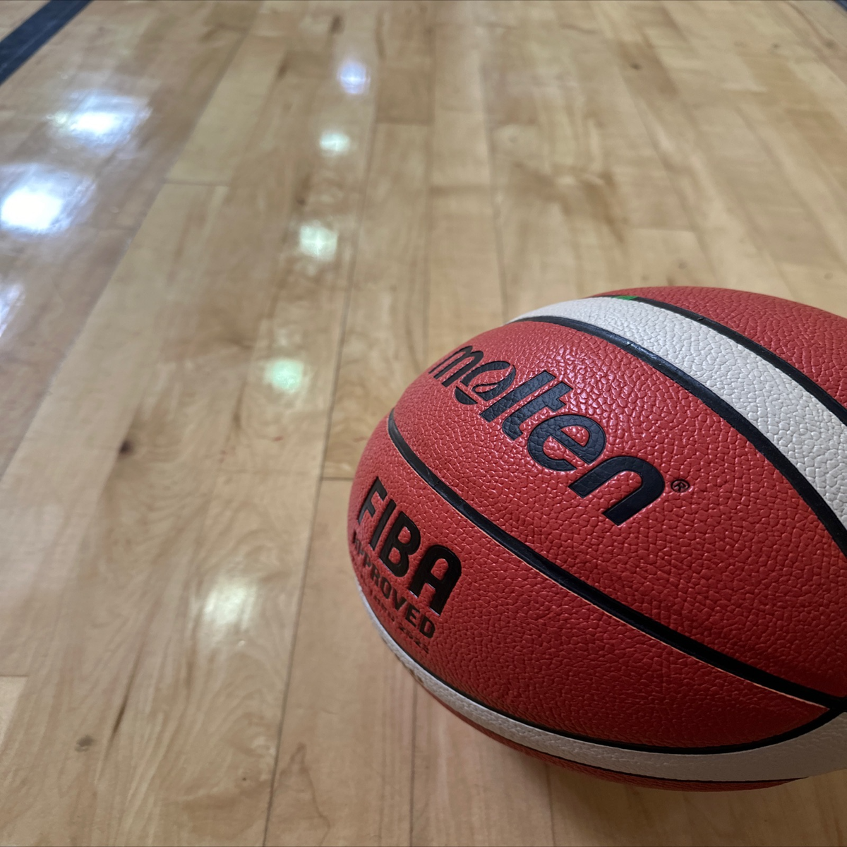 Molten BG5000 Pallone Da Basket In Pelle – Approvato FIBA – Taglia 7, 12 Pannelli, Design A 2 Tonalità – Per Uso Indoor