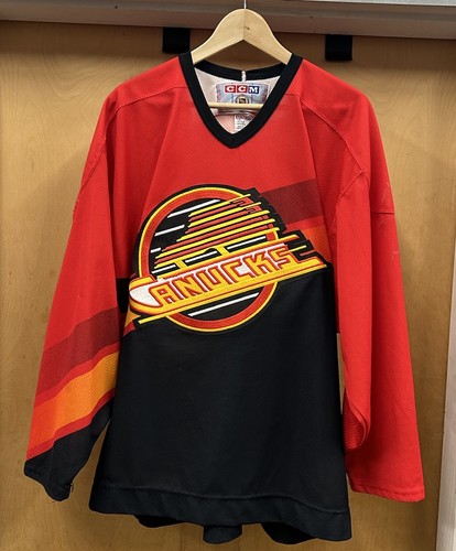Vintage CCM Vancouver Canucks Salmon Skate Hockey Jersey Size XL Alternate