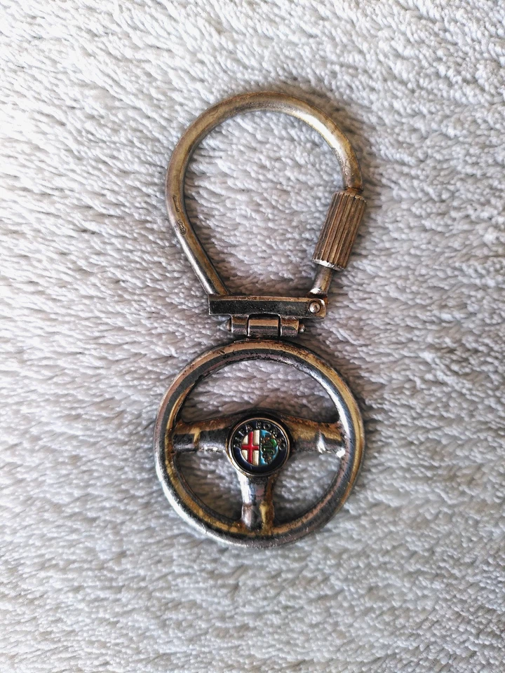 Alfa Romeo sterling silver key ring - Image 1 of 1