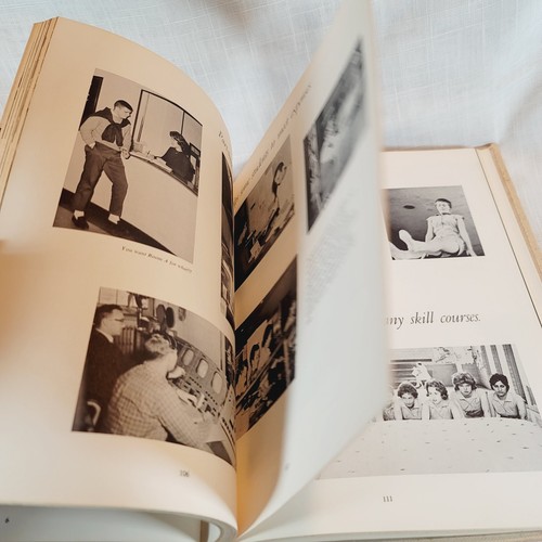 Anuario de la saga Brockport de la Universidad Estatal de Nueva York 1963 páginas limpias - Imagen 13 de 20
