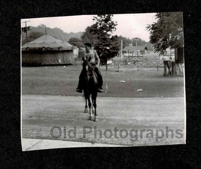 SHIRTLESS MAN ON HORSEBACK CARNIVAL WORKER? OLD/VINTAGE PHOTO-H442