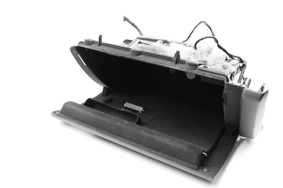 2013-2016 AUDI RS5 - перчаточный ящик / отсек 8K1857035B - Изображение 3 из 4