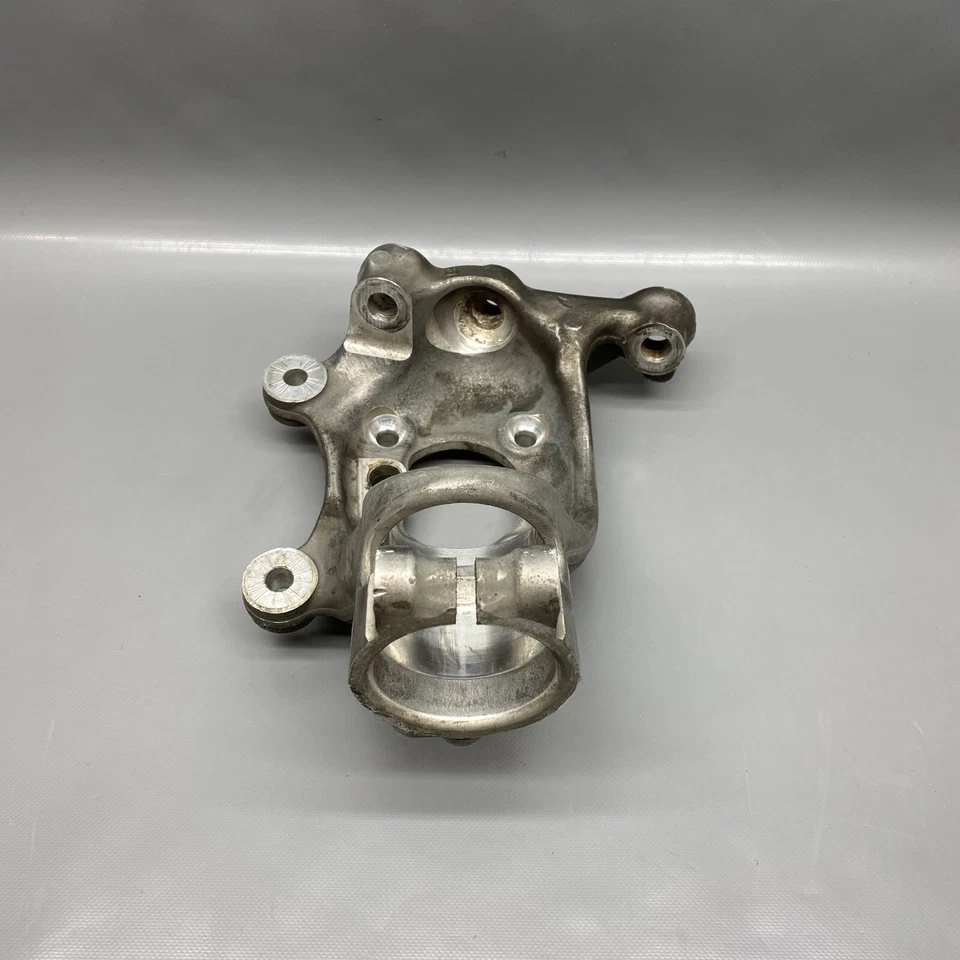 BMW M3 M4 KNUCKLE CARRIER RIGHT FRONT 2015 2016 2017 2018 OEM 228400205 - Image 4 of 4