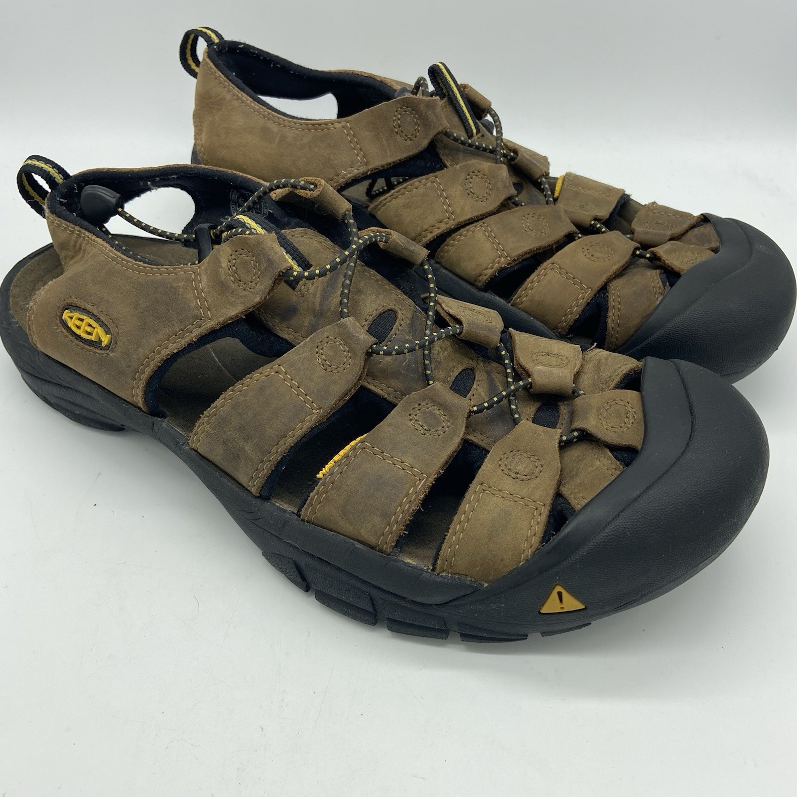 Sandali da trekking impermeabili marroni originali Keen da uomo 12 Newport con coulisse BUONI