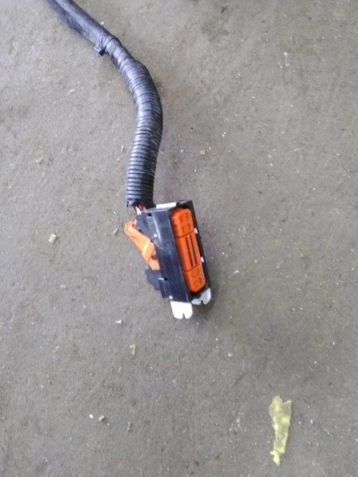 Arnés de cables del motor Nissan Armada 2018 5,6 litros Foto 2 de 4