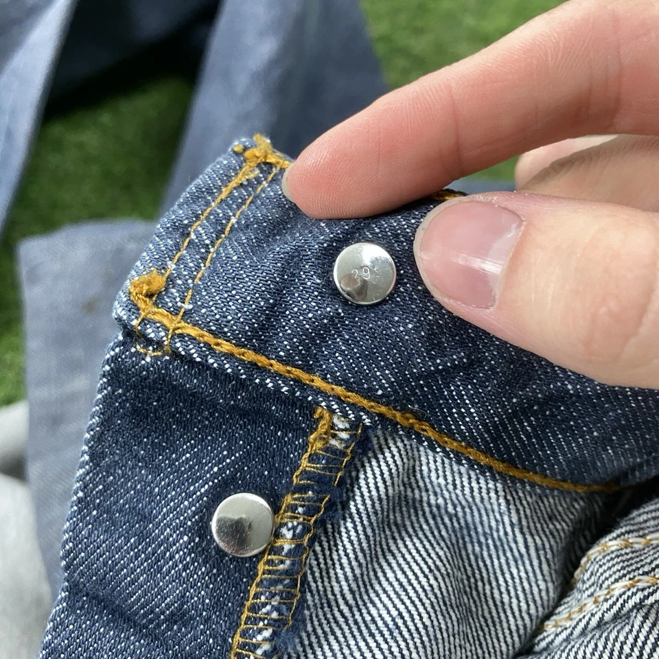 Jeans de mezclilla vintage años 60-70 Levis 501 puntada única línea roja EE. UU. 34x30 Foto 3 de 4