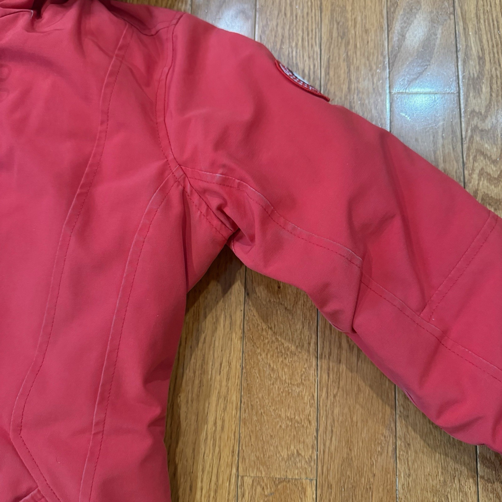 Canada Goose Youth Brittania Parka Coat Large 14/16 Boys Girls Down Fur Ruff Red thumbnail 13