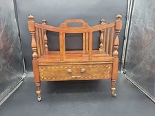 VINTAGE  WOODEN  MAGAZINE / NEWSPARER  RACK  ATTRACTIVE DESIGN