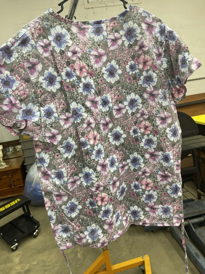 Blusa Medgear Scrub - Tamanho LG - Rosa/Roxo/Cinza - Usado - Imagem 2 de 2