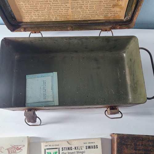 US Army Medical Jeep First Aid Kit Metal Box - Picture 9 of 18