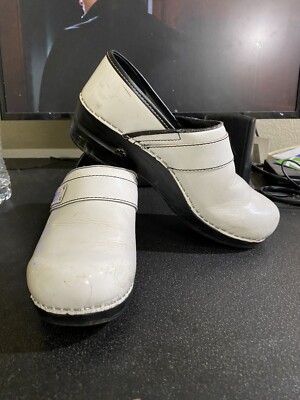 Koi by SANITA Danish White Patent Clogs Shoes Size 39 US Slip On Comfort  Nurse