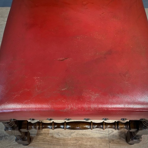 Attractive Set of Six Oak and Leather Dining Chairs Inc Carvers for Reupholstery - Picture 15 of 18