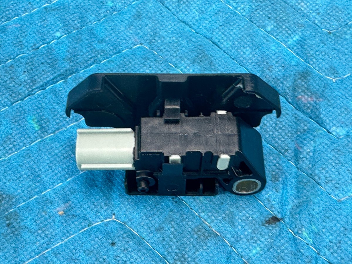 Genuine Lexus Toyota 89178-33050 Front RH or LH Side Seat Position