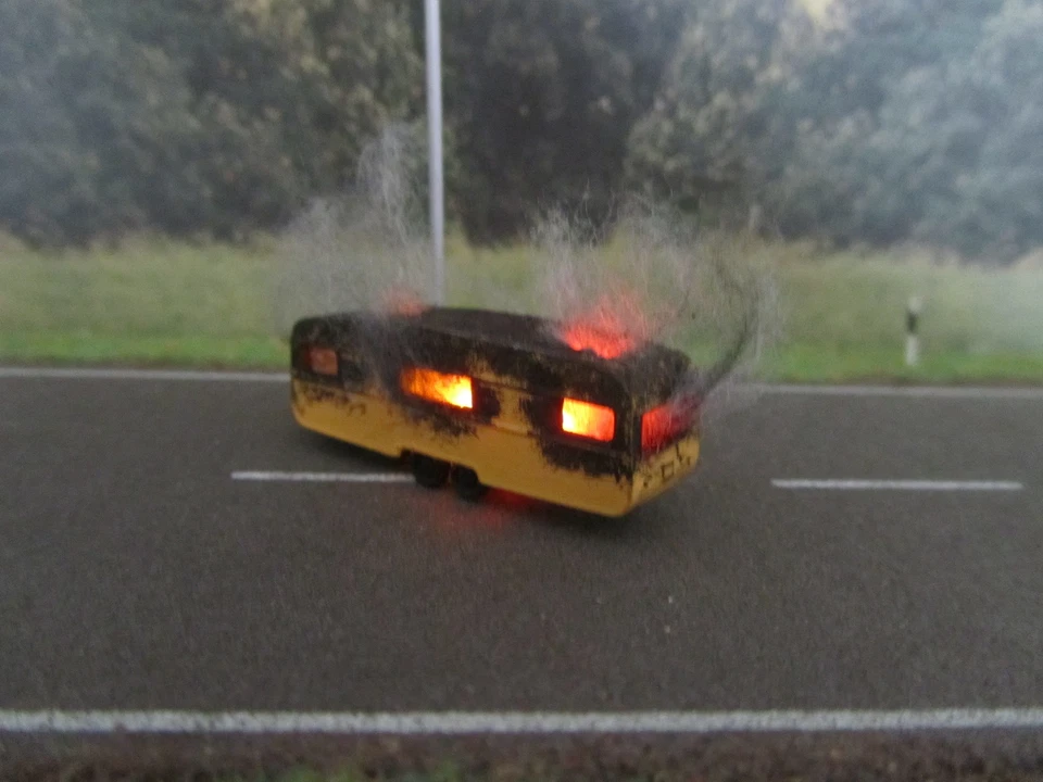 Spur N Wohnwagen Vollbrand Gelb LED 12-16V Feuerwehr Polizei Camping 1:160 #2 - Bild 3 von 4