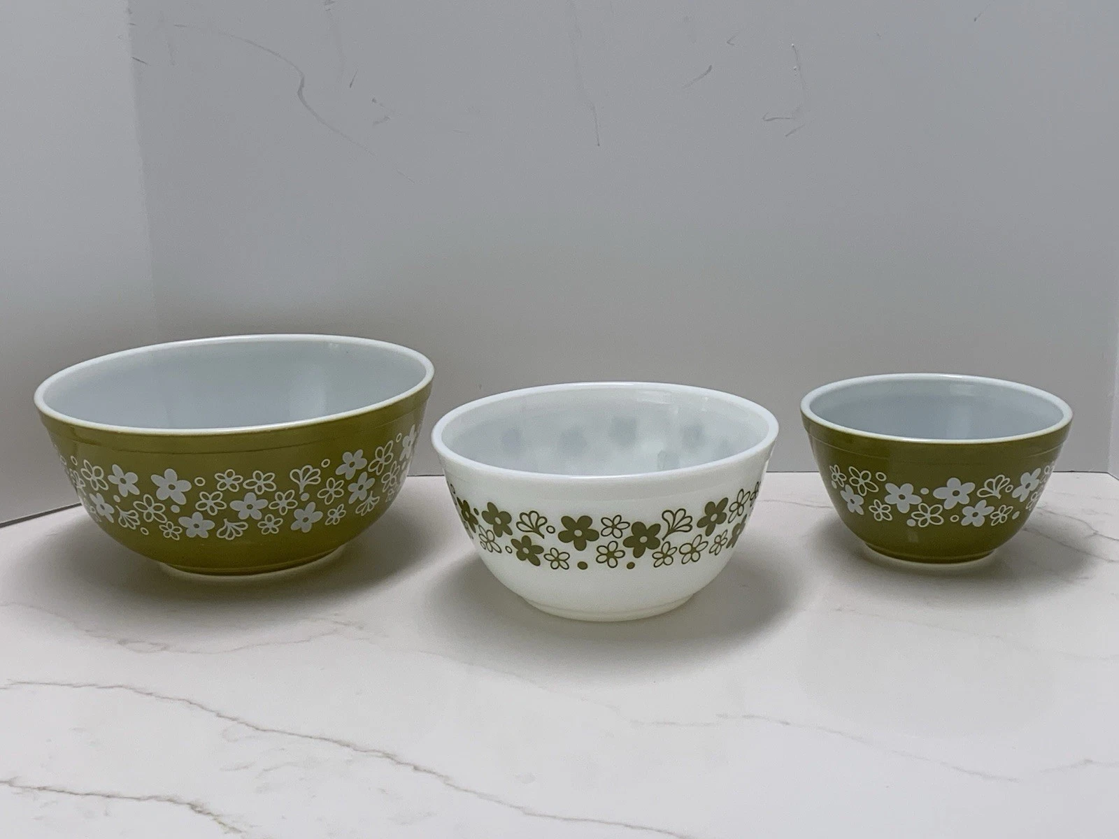 Vtg Pyrex Spring Blossom Crazy Daisy Nesting Mixing Bowl Set 401-403 Green
Opens in a new window or