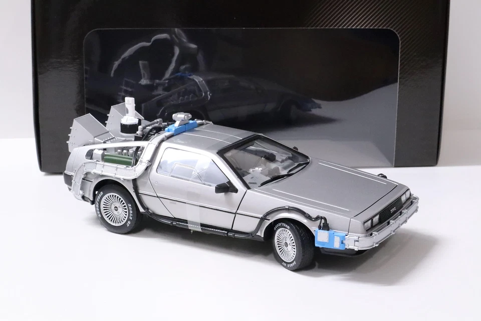 1:18 Hot Wheels DMC Delorean Indietro To The Futura Time Machine Con Mr.Fusion - Immagine 2 di 4