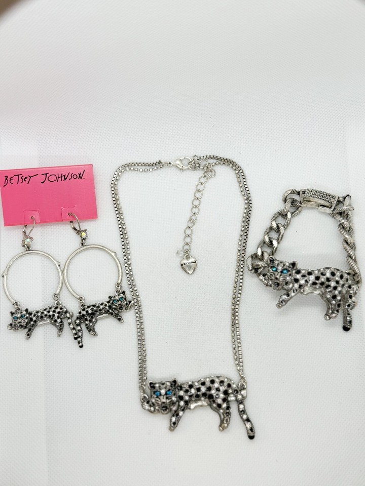 Betsey Johnson Snow Leopard in Tree Set Necklace Bracelet Earrings Blue