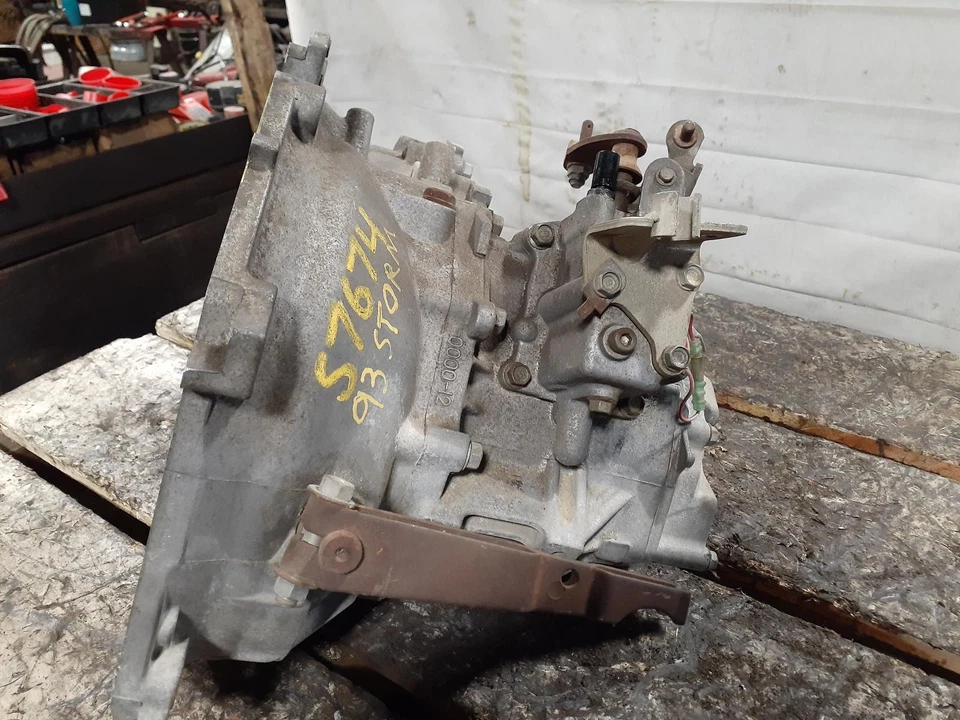 Used Manual Transmission Assembly fits: 1993 Geo Storm MT SOHC Grade A Foto 2 de 4