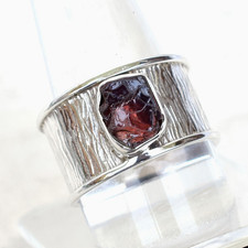 Hammered Silver Ring Wide Band Silver Ring Natural Raw Garnet Birthstone-RR287